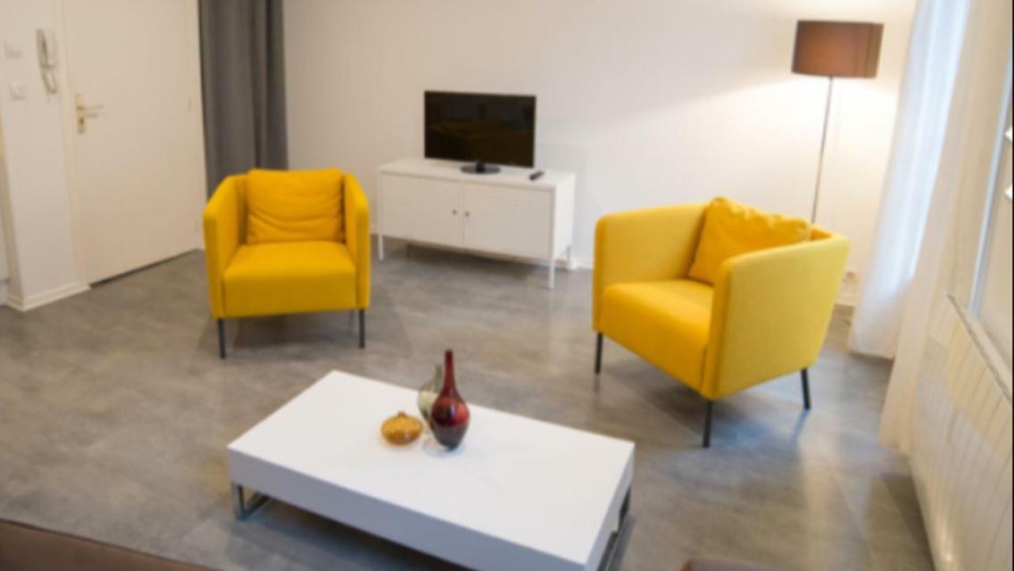 Bel Appartement Au Coeur Du Centre Historique Бурж Екстериор снимка